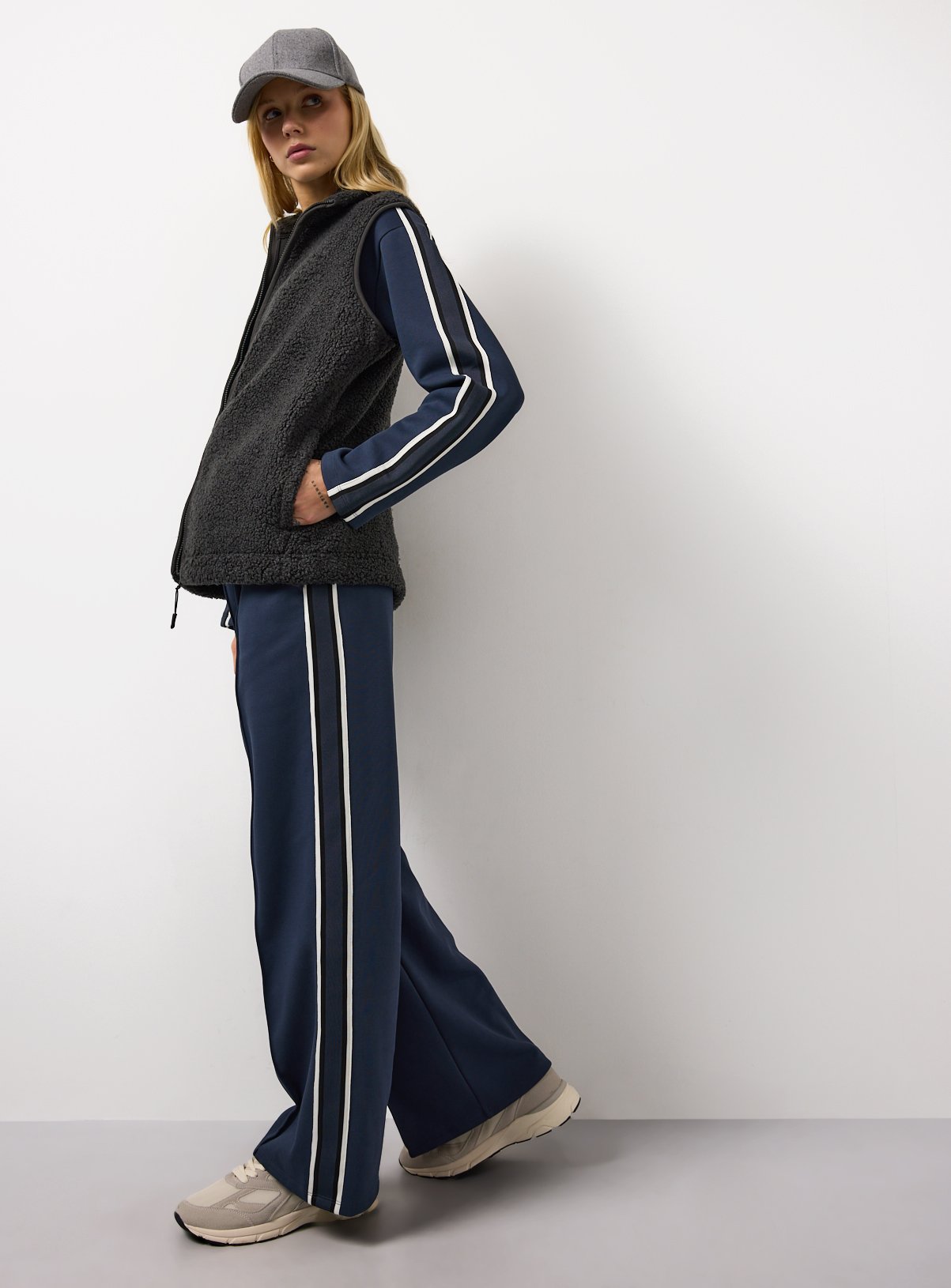 Dark Blue Elevated Side Stripe Co-ord Wide Leg Joggers M - Image 2 thumbnail